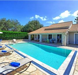 3 bedroom villa with pool in Kassiopi, Corfu, sleeps 6